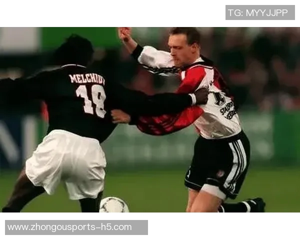 阿贾克斯与格罗宁根补赛因球迷烟火事件决定闭门进行